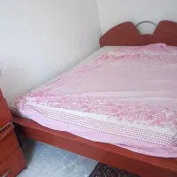 تخت و پا تختی