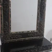 میز به همراه آیینه بزرگ