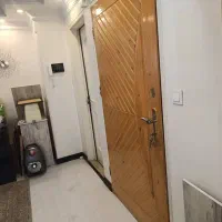 فروش در ورودی ساختمان، آپارتمان