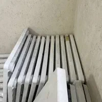 میز پلاستیکی و سطل پلاستیکی