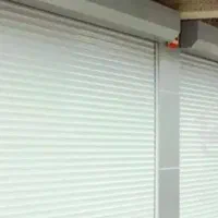 ۴باب مغازه ۳۰۰متر.با حیاط و ساختمان پشت مغازه ها