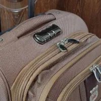 چمدان مسافرتی درحدنو سالم و تمیز|کیف، کفش، کمربند|رشت, سلیمانداراب|دیوار