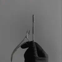 آموزش کاشت ناخن