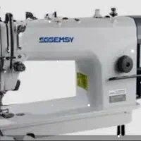 یک نیروی خیاط لباس مردانه