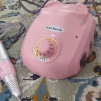 آینه و صندلی اصلاح و دستگاه ناخن