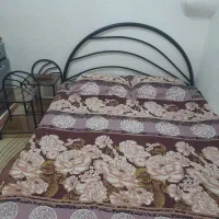 تخت خواب دونفره دوتا کنار تخت وروتختی در حد نو