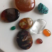 تعدادی سنگ جواهرات