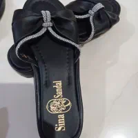 صندل زنانه رنگ کرم و مشکی جنس خوب