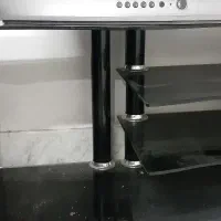 تلویزیون کارکرده و میزتلویزیون درحد نو فروش فوری|میز تلویزیون|رشت, باهنر|دیوار