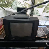 تلویزیون ۱۴ اینچ پارس و میز تلویزیون