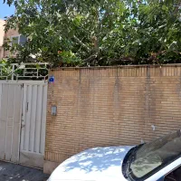 منزل دربست دوطبقه هرطبقه یک خواب با حیاط