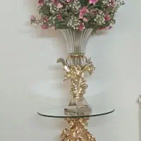 میز و گلدان