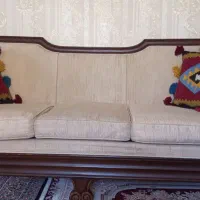 مبل سه نفره شیک و تمیز