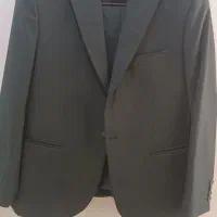 چند دست کت و شلوار|لباس|ری, شهادت|دیوار