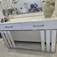 کنسول زیبا و نو به همراه سه عدد پایه گلدان ست|بوفه، ویترین، کنسول|مشهد, شهرک امام هادی (شهرک غرب)|دیوار
