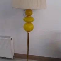 آباژور ایستاده