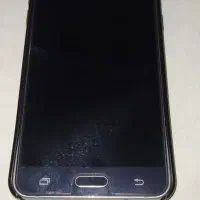 یک دستگاه گوشیj5 سامسونگ