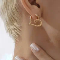 گوشواره برند ژوپینگ|بدلیجات|شیراز, باغ تخت|دیوار