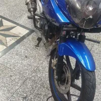 پالس ۲۲۰ هندی