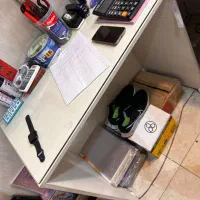 میز کانتر و کامپیوتر