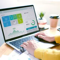 استخدام نرم افزار کار موبایل