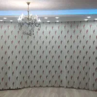 پرده حریر طرحدار بسیار تمیز در حدود و آماده نصب