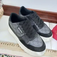 چند جفت کفش و کتونی|کیف، کفش، کمربند|ساوه, |دیوار