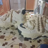یک عدد کفش دخترنه