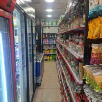 کارگر در سوپر مارکت