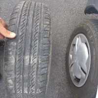 یک عدد رینگ و لاستیک و تعدادی لاستیک