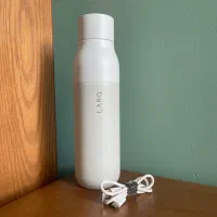 بطری آب قابل شارژ با قابلیت خود تمیزکنندگی Larq