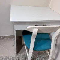 میز مطالعه و‌لپ تاب