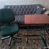 یک میز و صندلی
