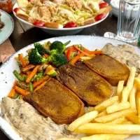 پیتزا زن یا گریل کار با جای خواب