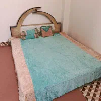 تخت خواب دو نفره به علت کمبود جا به فروش میرسد