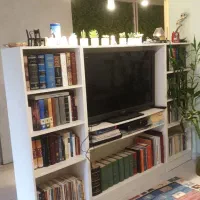 کتابخانه و جای تلویزیونی