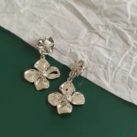 گوشواره ، انگشتر و گردنبند