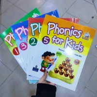 کتاب داستان زبان انگلیسی فمیلی، فرست، فونیکز