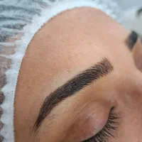 خدمات میکرو بلیدینگ وآرایش دائم