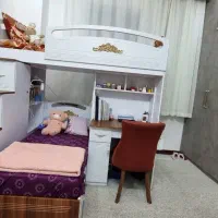 تخت خواب، میز مطالعه، کمد با طراحی بسیار شیک
