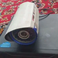 یک عدد دوربین مداربسته آنالوگ و دستگاه دی وی ار