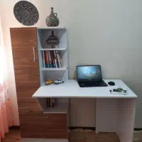 میز تحریر و کتابخانه دانش آموزی