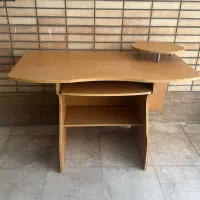 میز کار یا میز تحریر یا کامپیوتر