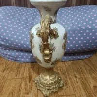 تعدادی ظروف شیشه ای