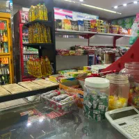 فروشنده خانم برای سوپر مارکت