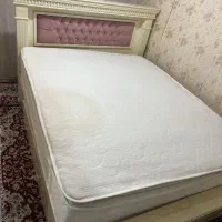 سرویس خواب و تشک وجلو تختی ک باکس هم هست