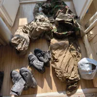 لباس سربازی و نظامی و پوتین و لباس بادگیر ضد آب