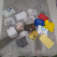 یه مقدار لباس بچگونه