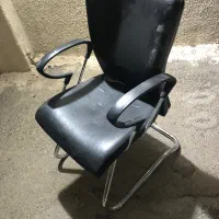 یک عدد صندلی اداری ثابت