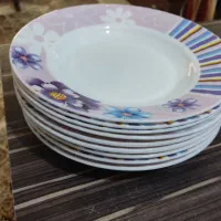 بشقاب . و دوعدد کاسه بزرگ